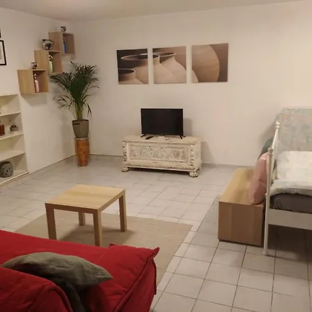 Anna's * Apartment